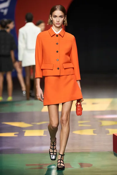 Look 5